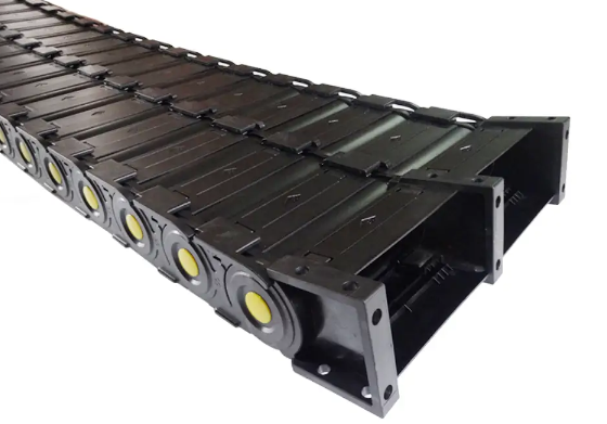 Bending fully enclosed drag chain, flexible cable protection for automation line