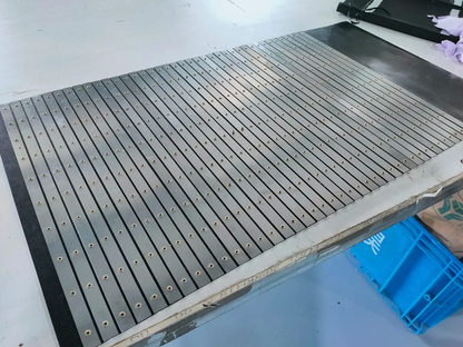 etail of fabric lined aluminum curtain machine protection cover, fabric lined between aluminum strips