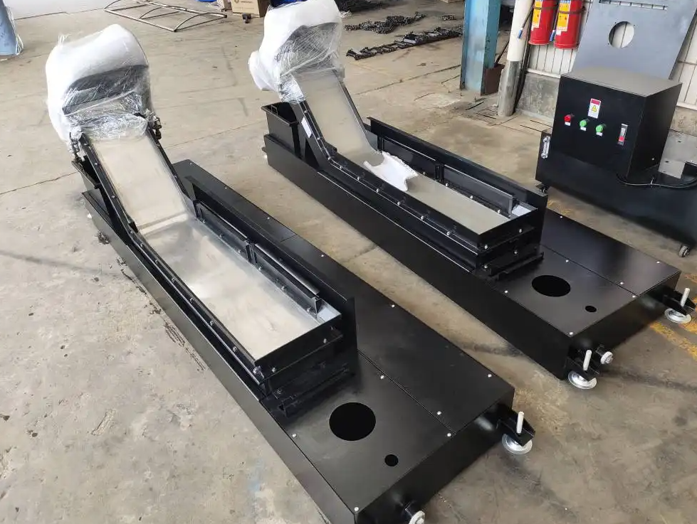 Inner detail of magnetic chip conveyor, magnetic structure for iron