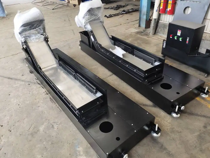 Inner detail of magnetic chip conveyor, magnetic structure for iron